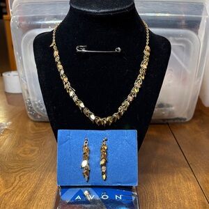 Avon Shimmering Droplet Necklace and Earring Set Pre-owned